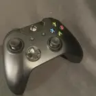 يدتين اكس بوكس وحده لونها اسود