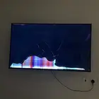 شاشة TCL مكسوره