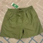 ملابس سباحة جديدة تماما
