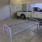 سرير حديد