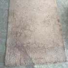 سجادة لون وردي متوسطة الحجم