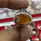 خاتم عقيق يمني بلطخه عسلي صياغة عارف
