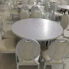 طاولات وكراسي