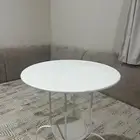 طاولة بيضاء ايكيا