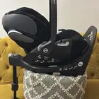 مقعد سيارة مع قاعدة cybex carseat