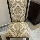 طاولة طعام من المطلق