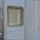 براد ماء تحميل سفلي مخفي من شركة (الكترولوكس)