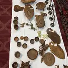 صندوق اثري قديم مع بعض التحف