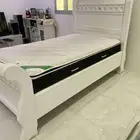 نظيف ومصبوغ بأبيض وخشب قوي وكبير