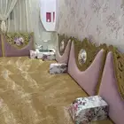 للبيع ب 3000مساند خشب وفراش نظيف وجديد مع الطاوله