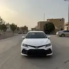كامري 2022 ابيض ثلجي