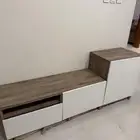 طاولة تلفزيون ودواليب تخزين