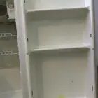 ثلاجه صغيره ب100وتبريدها مضبوط بدون الرفوف