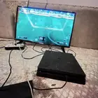 للبيع سوني 4طيبه معه يده وإسلاكه والسوني نضيفه