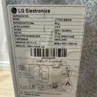 ثلاجة صغيرة نظيفة