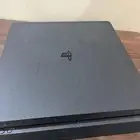 بلايستيشن 4  سليم مع الأسلاك بس بدون يد نظيف