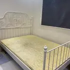 سرير من ايكيا ابيض نفر ونص