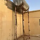 خزان حديد مع القاعدة