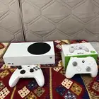 اكس بوكس سيريس اس معى اثنين ايادي نضييف