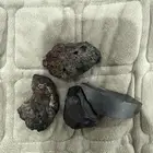حجران نيزك وفيها مغناطيس
