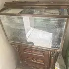 حوض سمك مع طاوله