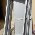 أبواب طواريء نظيفة