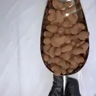 حلوى العيد للبيع مكسرات مغطى بالشوكلاتة