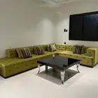 كنب و تلفزيون مكتبة طاولة