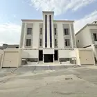 للبيع شقه علويه بسطح خاص بالقرب من نادي ضمك بسعر470الف