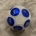 كوره بتوقيع اللاعبين