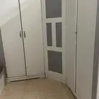 دولاب وكراسي