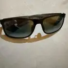 تم العثور على نظارة شمسية من ماوي جيم