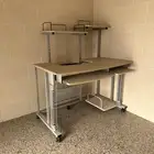 طاولة كمبيوتر كبيره للبيع