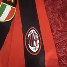 طقم نادي ميلان الكلاسيكي