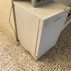 مغسلة مواعين نظيفة جدا