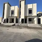 للبيع روف علوي بدرج داخلي وخارجي بسعر مناسب 650الف