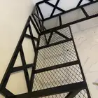 كراسي حديد جديده حرف Lما استخدمت تغير رأي صاحبها