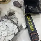 مفتش جوالات مع جرابات وأرقام. وصيفة عروسه