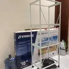 استاند اقفاص طيور نضيف ولا يشكو من شي
