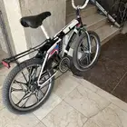 سيكل عنابي للبيع السعر السيكلين800لايجي الا صامل واحد اسود