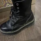 جزمه فخمه جلد ماركه ايزي مقاس 38 نظيفه مره