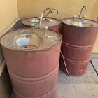 منقل ومغاسل وطاولات وبرميل مندي