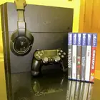 PS4 سوني فور للبيع نظيف جدا  مع ملحقاته