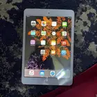 iPad في كسر خفيف في الشاشة ماياثر في الستخدام