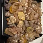 احجار كهرمان صغيرة
