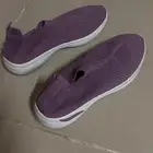 بيع جزمه رياضيه بنفسجيه اللون.