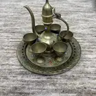 تحف نحاسية قديمة وصغيرة