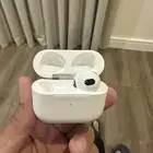 سماعة ابل ايروبدز اصليه الإصدار الثالث مع سماعة اصدار الثاني