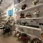 بضاعة محل ورد للبيع بالكامل او تجزئة