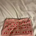 شنط مكياج وتوت باق للبيع